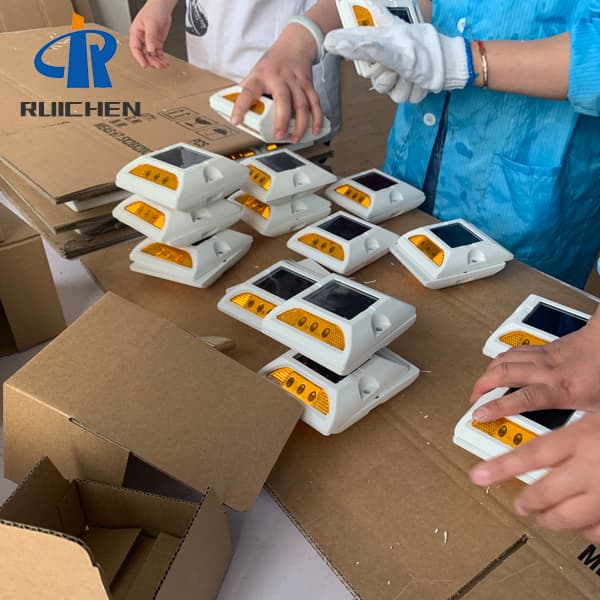 <h3>Red Solar Powered Road Studs Manufacturer In USA-RUICHEN </h3>
